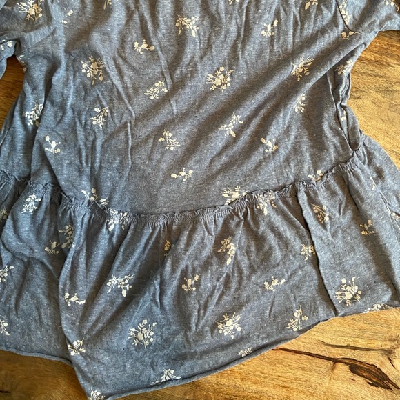 Francescas NWT Blue Floral Long Sleeve Top - Picture 3 of 4